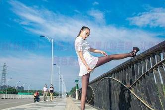 AISS爱丝(钻石版) – 直接上图！松果儿的美腿，让你不禁想问：肤色是怎么选的？