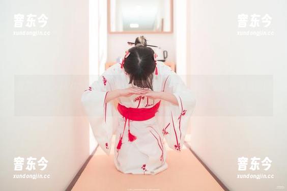 最新揭晓，Aram(아람)的灰丝写真，她真的会挑战你的审美极限吗？