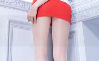 Beautyleg – Layla的自拍合集，在网盘里乱入小意外？