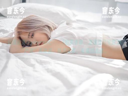 仔细欣赏Hyoyeon(김효연)的职业装，发现自己可能对“严肃”有误解。精选写真，有趣的态度。