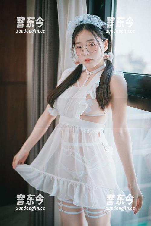Pia(피아)的教室写真集更新，坐在教室却像飞在云端，别提多舒坦