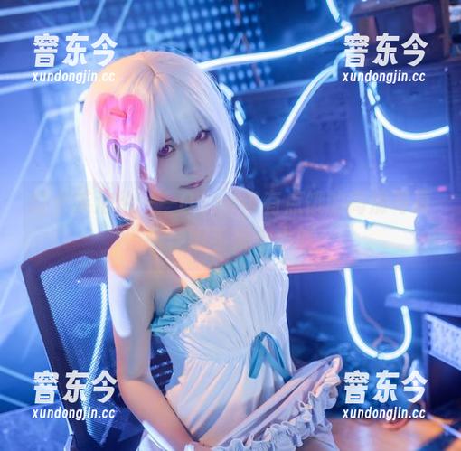 Quan冉有点饿 打卡芙洛伦——Quan冉有点饿的高清写真,顺便顺手来个小吃!