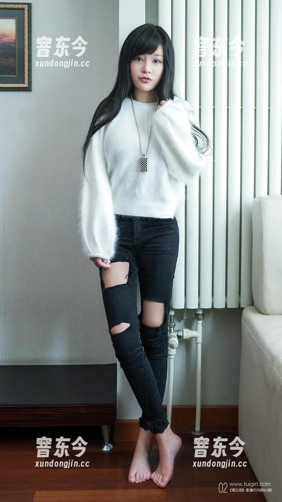 TuiGirl-王依萌 TuiGirl - 最新图片中的王依萌,让校园变成了有趣的秀场!