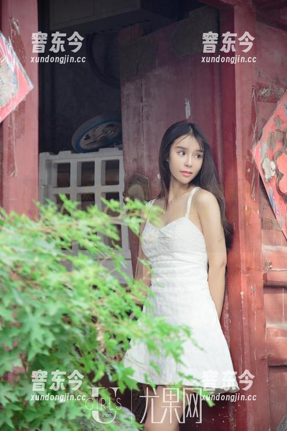 UGirls尤果网-禅叽zankii UGirls尤果网 - 禅叽zankii户外私拍:哪里是诗与远方?简直就是一场“尬舞”live
