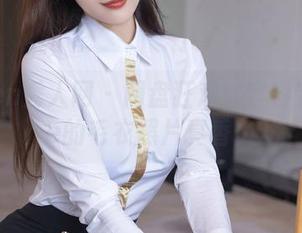 Xiuren秀人网 – 网盘狂欢：容容容Alice的毛衣照片真香！