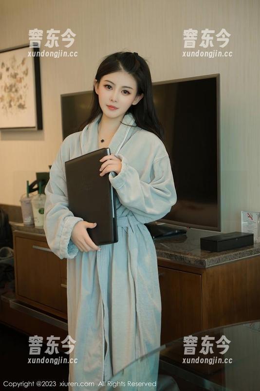 Xiuren秀人网-小尤奈 Xiuren秀人网 - 小尤奈的天台私房,恰到好处的随性趣味也是关键