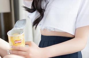 Xiuren秀人网 – 小魔女奈奈的校服写真——给魔法和热裤的完美结合致敬