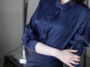 Xiuren秀人网 – 麻布学妹在镜头前的眼镜翻转，像极了我的学生时代，图集中满是‘我该去上课了’的懵懂。