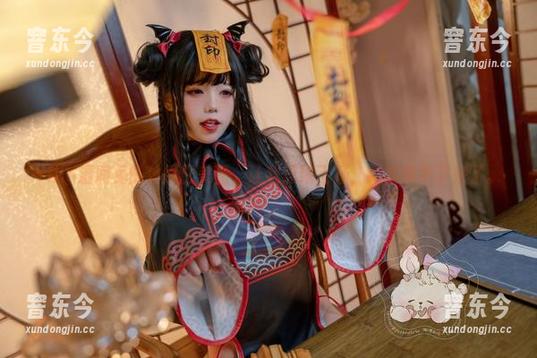 Yiko湿润兔的体操服美图，让我思绪飞扬，完全停不下来了。