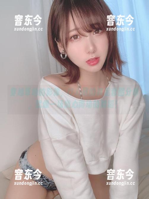 けん研 穿越草地的影像,けん研的裸足套图分享,就像一场随心而动的舞蹈!