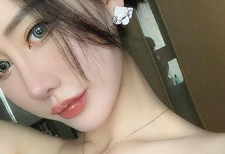微密圈 – 不爱笑的赛琳的无圣光套图，蓝色蕾丝包臀裙撑起了整个画面！