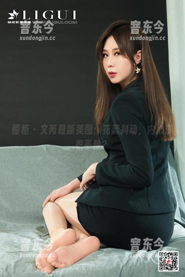 丽柜-文芮 丽柜 - 文芮最新美图:花蕊抖动,内心却很平静?