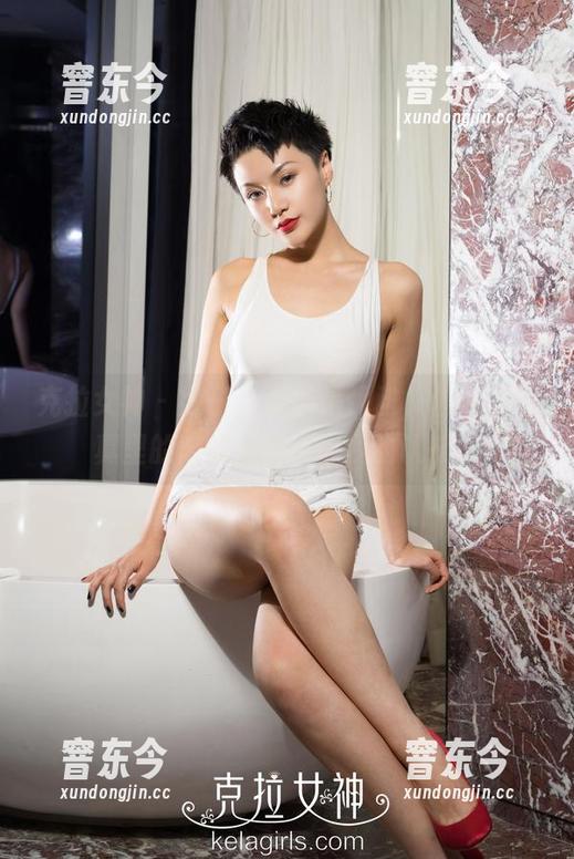 克拉女神 - 妮子，本该是优雅，但全套写真里的肉丝总在挑战我的认知。