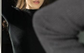 克拉女神 – 瑞莎的在线自拍合集，不敌我身边的自拍大神！