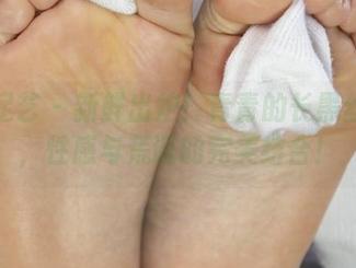 南国足艺 – 新鲜出炉！青青的长黑丝图册，性感与荒诞的完美结合！
