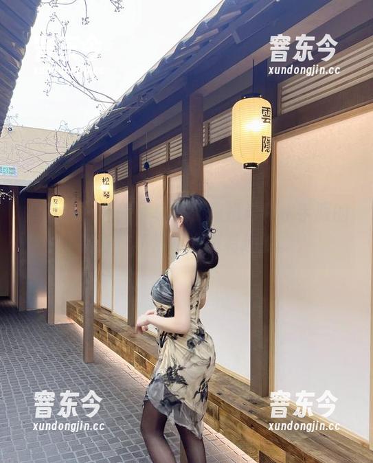 微密圈 - 最新写真中，周妍希和水手服的邂逅，不得不说挺有趣的。