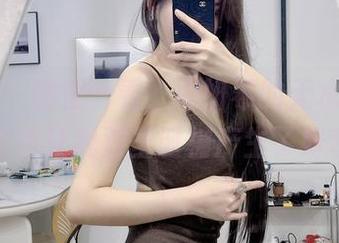 微密圈 – 随便一看，周妍希的无水印写真竟然让我对圣诞树产生了好奇