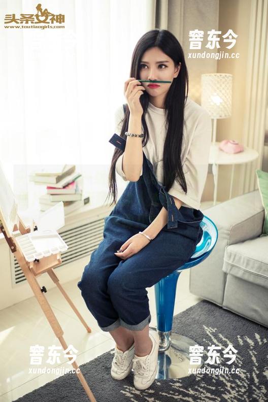 头条女神 - 一组莫晓希的JK写真，关键是图片里那种无意的撩人处理方式，真让人想多聊几句。