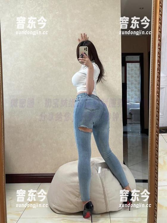 奶宝妹纸 微密圈 - 奶宝妹纸的蓝色制服养眼图包,分享给你,只要一秒钟!