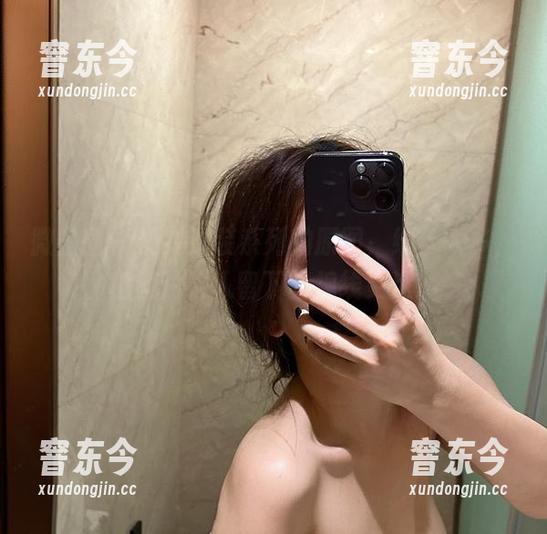 奶雯 微密圈 - 奶雯泳装系列的原图,细节太多,但图片给人留下的视线更迷。