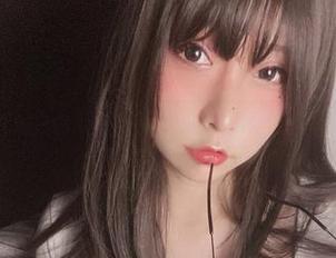 小泉学姐吖的白色风暴，原图一看就是壁纸的“正确姿势”
