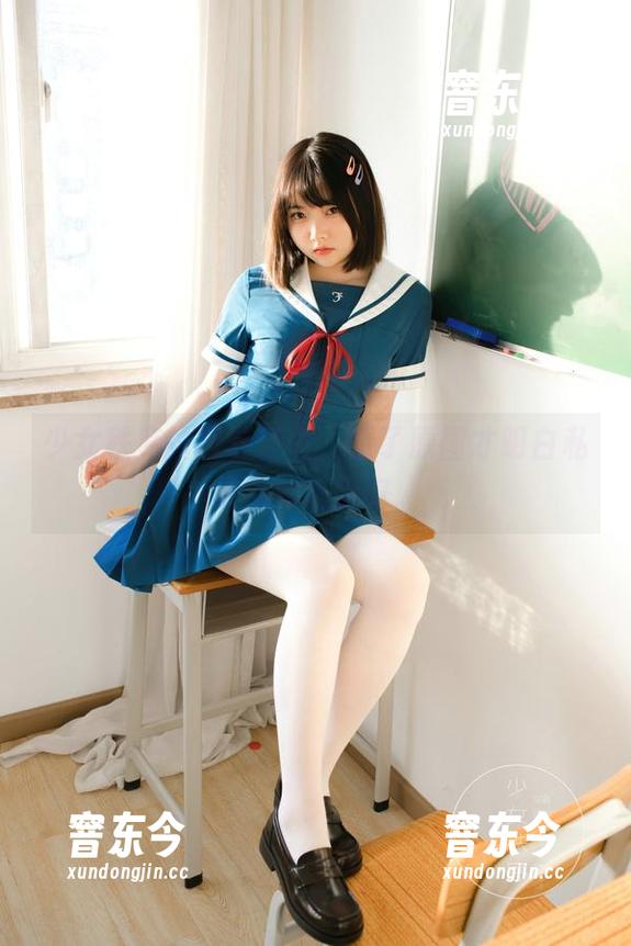 少女秩序的白丝球鞋，看了原图才明白私人风格也挺好。