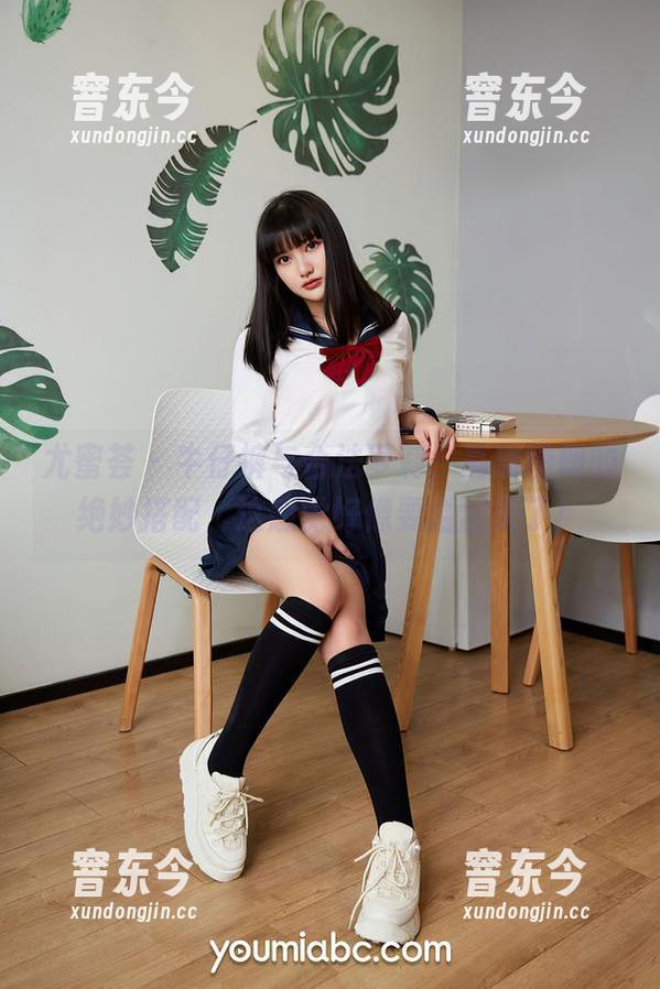尤蜜荟-合法萝莉 尤蜜荟 - 牛仔裤与合法萝莉,高清图册的绝妙搭配,这感觉好像要溢出来了!