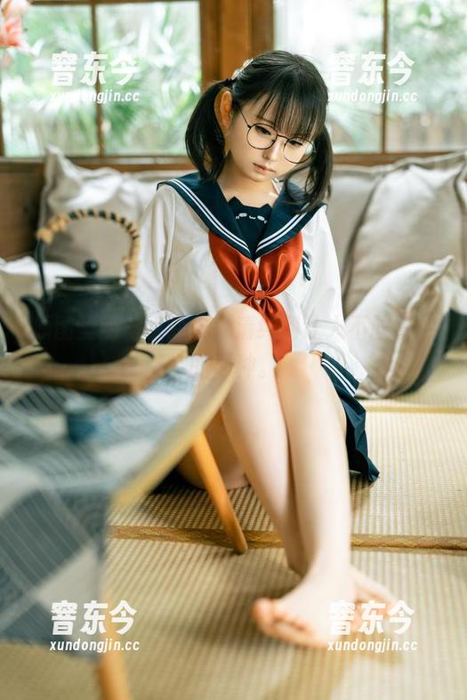 原图里的幼水铃衣，清纯到让人不敢冒犯的那种。
