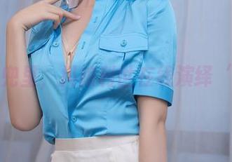 在黑肚兜里，抖娘利世在线演绎‘纯真’