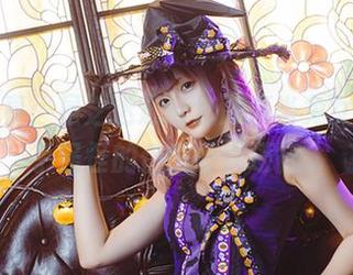 最新写真：星之迟迟给加藤惠当兔女郎，似乎怪怪的但也好像还行…