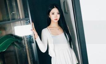 透明图包里的普美Bomi(보미)全套，眼前一亮，迷离又让人遐想。