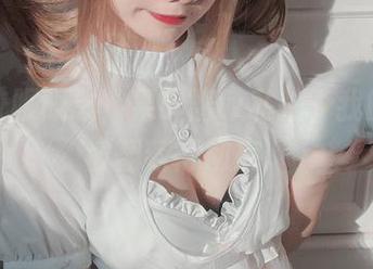 重塑校服概念，果咩酱w私拍，我的印象被翻新得彻底。