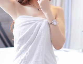 果团网 – 原图中黄歆苑与对方的双人互动，精选直戳心底，真有妙处。