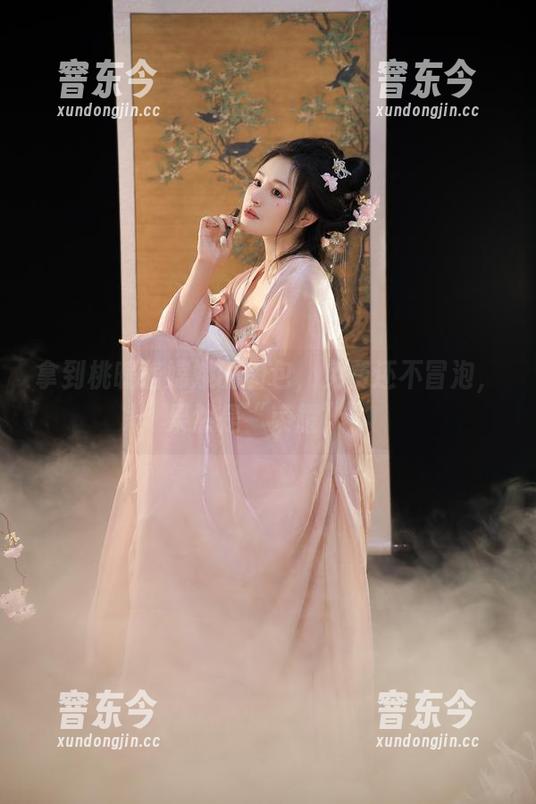 拿到桃暖酱嫦娥的图包，免费还不冒泡，果然是“荣耀”！