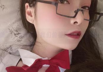 更新了！次屁啦带我们偷看风纪委员的另一面