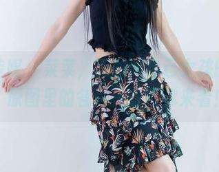 物恋传媒 – 菜菜，胆敢叫自己女孩的博主，原图里的各种神态等你来看！