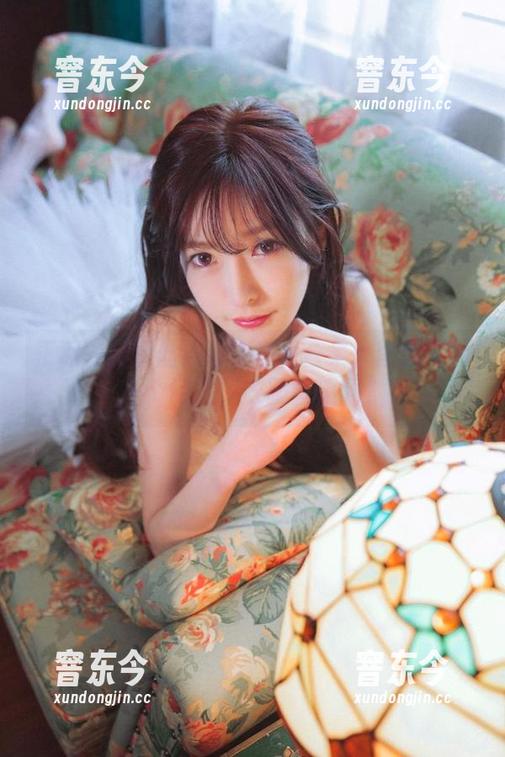 王羽杉的蕾丝连体比基尼合集：图册里就一个问题，衣服会湿吗？