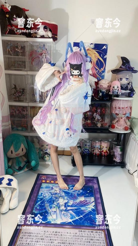 白栎Shirly 白栎Shirly制服写真如同轻柔的秋风,给人一丝凉意,却又在不经意间吹拂到心底,让人憧憬。