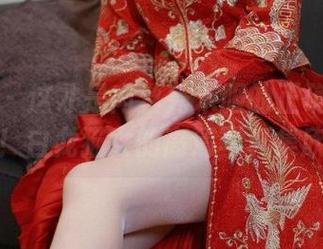 微密圈 – 这才是肉丝秀禾服的正确打开方式！白龙猫女的高清写真集欣赏