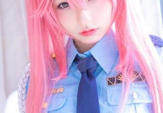 神楽坂真冬厨娘作品：一边炒菜一边放电，这气氛真微妙