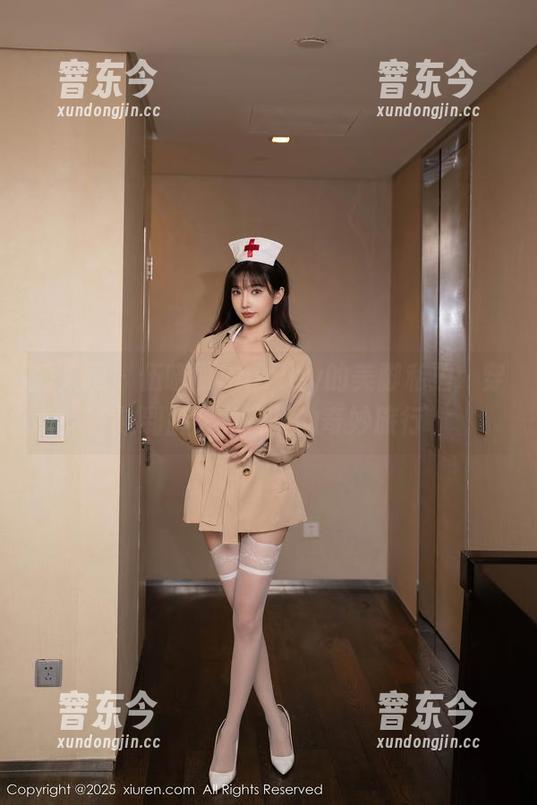 秀人网 - 伍晓丽Shirley的美脚私拍：穿越到脚部黄昏里的奇妙旅行