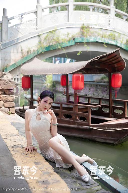 秀人网-奶喵喵 秀人网 - 奶喵喵的网袜私房图集:让人眼睛一亮的风景线