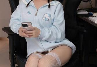 秀人网 – 那张桌子里藏着多少？安然anran的办公室作品图包