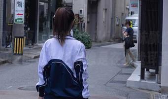 秀人网 – 原图中的杜viki：妹妹酥燃，这图包里的每一张都像是在跟我耳语。