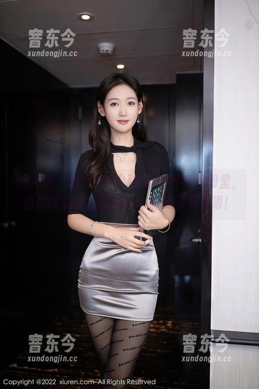 秀人网 - 果果Nikki在泳装写真图册里，偷偷藏着夏日的快乐，让我多看两眼！