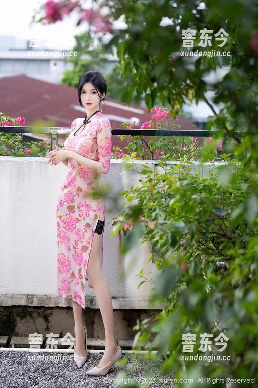 秀人网 - 草莓mm的写真：看学妹如何留下自己的“遗产”