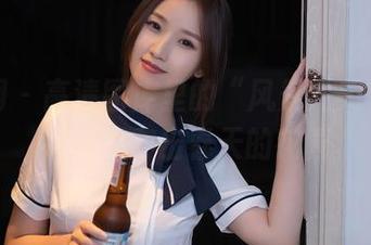 秀人网 – 高清图库里的“风景尤美”：网袜也能穿出春天的花园