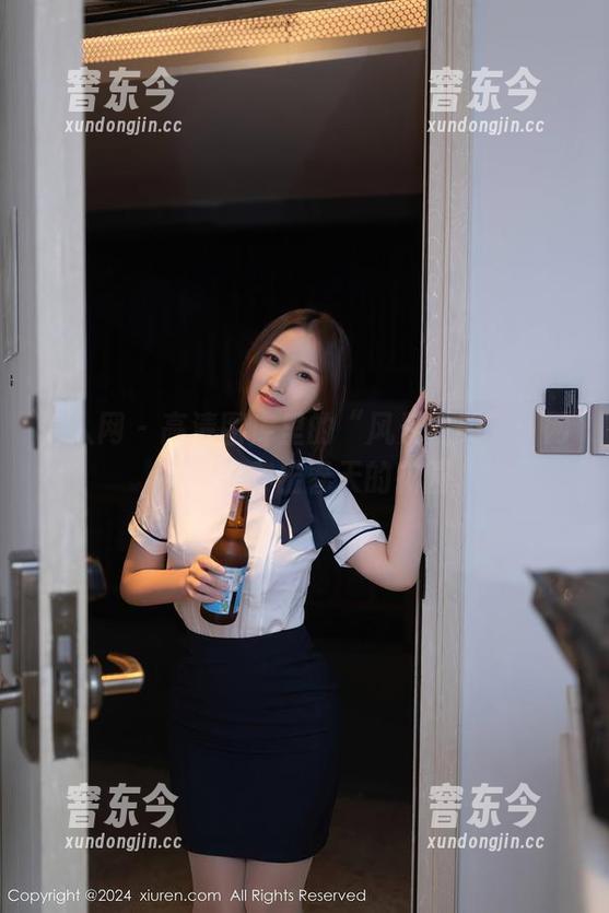 秀人网 - 高清图库里的“风景尤美”：网袜也能穿出春天的花园