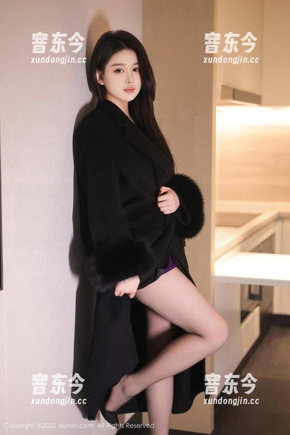 秀人网 - 龙雪儿的绝技：把普通的私房写真变得像艺术品似的，同时还有那双美足……