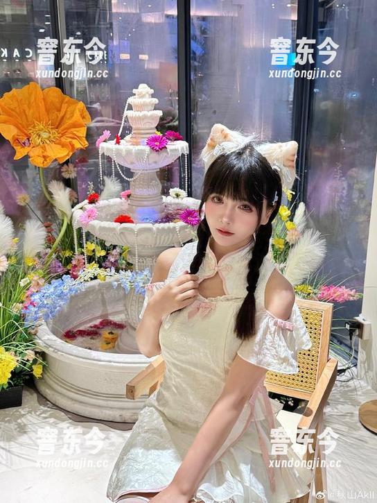 秋山AkI教你如何用网袜解决衣柜的“乏味症”，图包陪你一起逆袭！